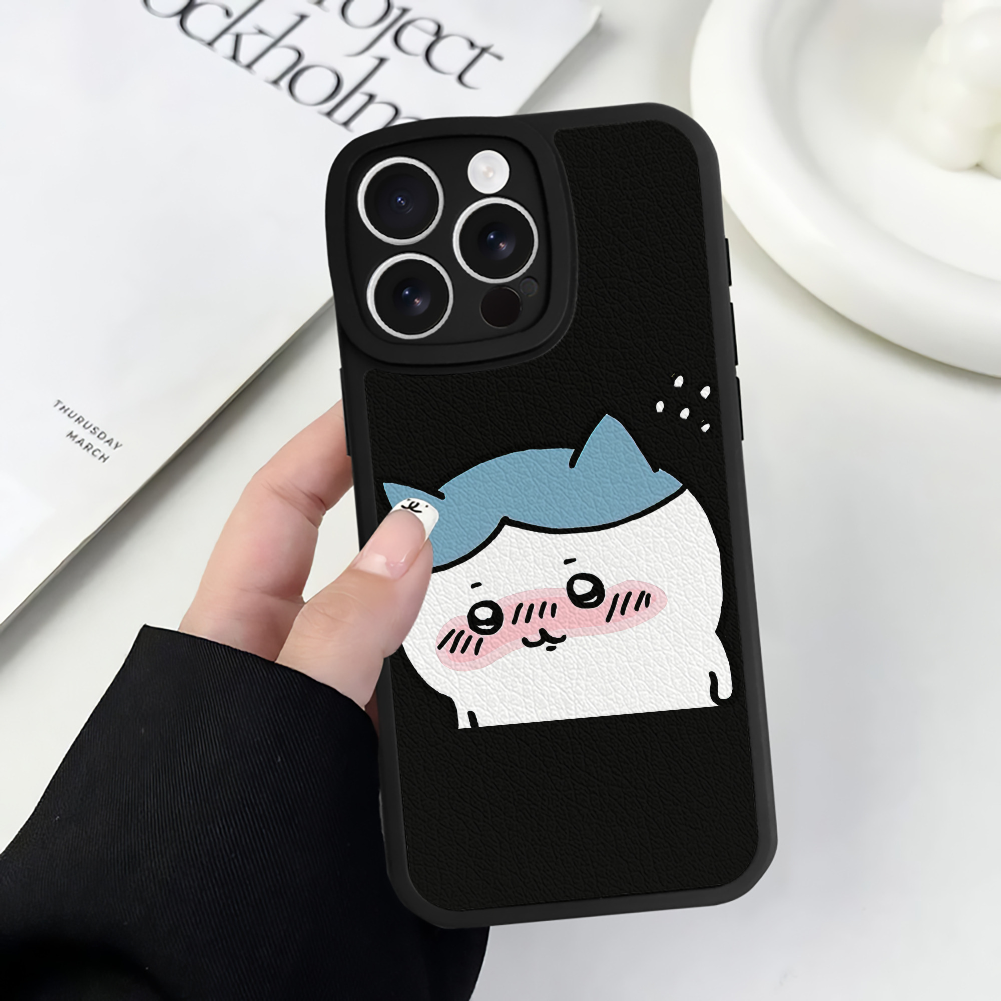 （画像用） ちいかわ ハチワレ Chii-kawa hachiware 【iPhone 16シリーズ対応】シリコンスマホケース（レザー調） 材質：シリコン